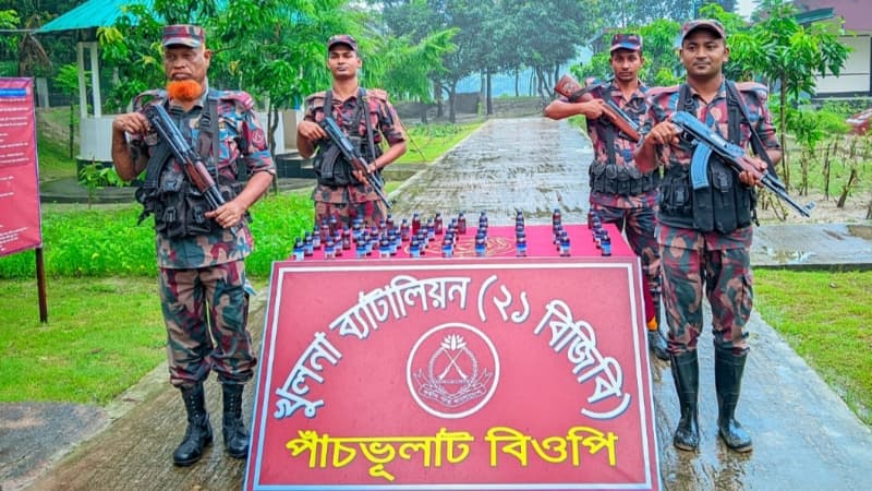 শার্শার পাঁচভূলাট সীমান্তে ভারতীয় নিষিদ্ধ মাদক এসকাফ সিরাপ জব্দ