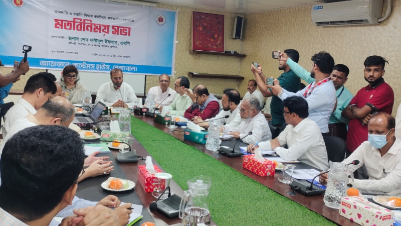 বেনাপোল কাস্টমসকে ব্যবসাবান্ধব হওয়ার তাগিদ প্রতিমন্ত্রীর “ছোটখাটো বিষয়ে হয়রানি না করে রাজস্ব ও বাণিজ্য বাড়ানোর আহ্বান”