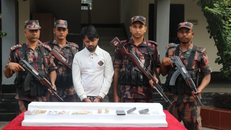 যশোরে প্রায় ১ কেজি স্বর্ণসহ ভারতীয় নাগরিক আটক