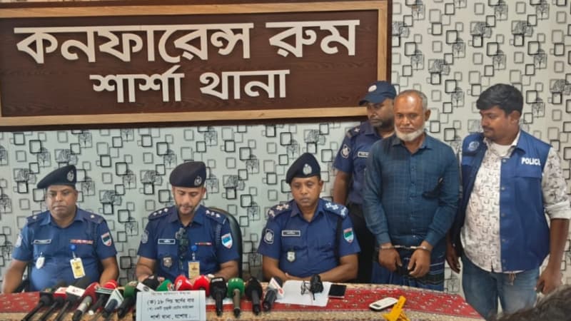 যশোরের শার্শায় ১৮টি স্বর্ণের বারসহ চোরাচালানকারী আলাউদ্দীন গ্রেপ্তার