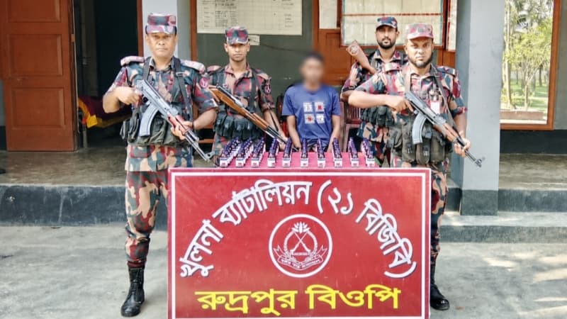 শার্শা সীমান্তে ৭০ বোতল ভারতীয় মাদক সিরাপসহ আটক ১