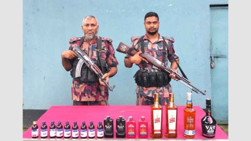 বেনাপোল সীমান্তে মদ ও ইস্কাফ সিরাপসহ চোরাচালানি পণ্য জব্দ