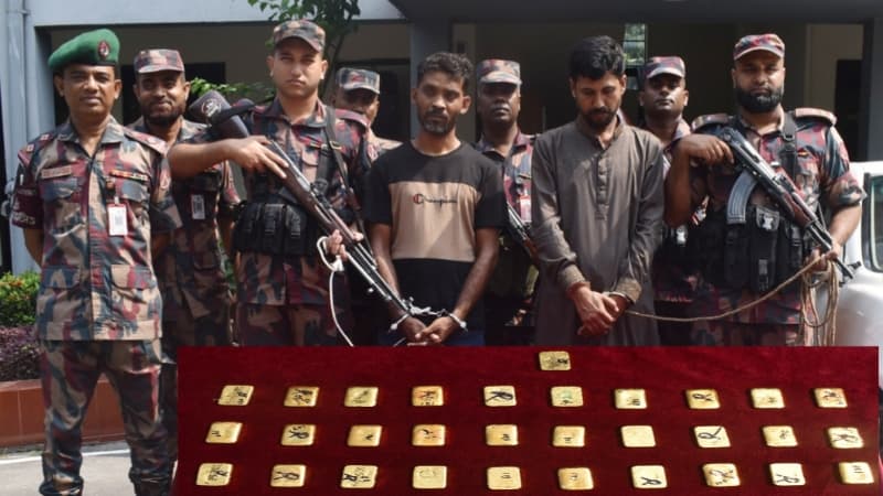 যশোরে বিজিবির অভিযানে ৭ কোটি ৬৮ লাখ টাকা মূল্যের ৩১টি স্বর্ণের বারসহ আটক ২