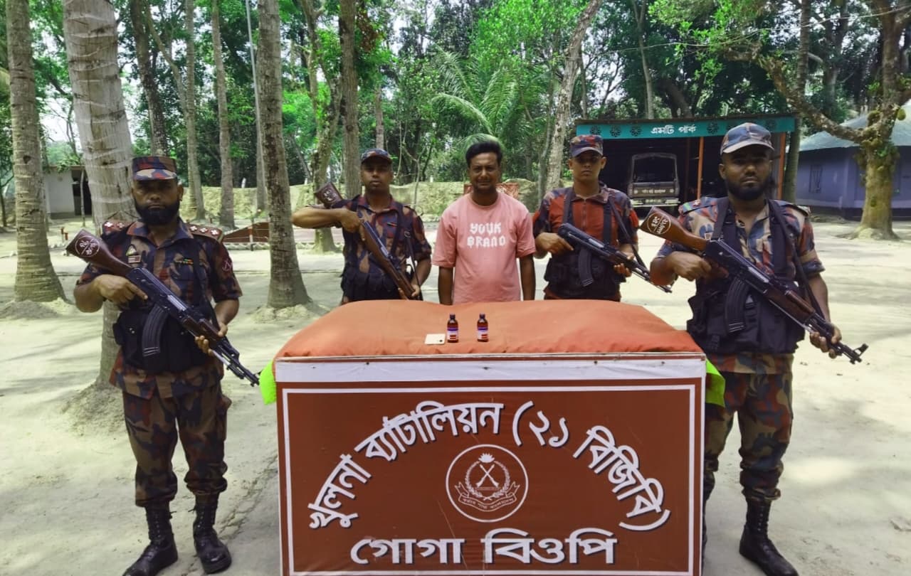 শার্শার গোগা সীমান্তে ভারতীয় নিষিদ্ধ সিরাপসহ এক ব্যক্তি আটক করেছে বিজিবি