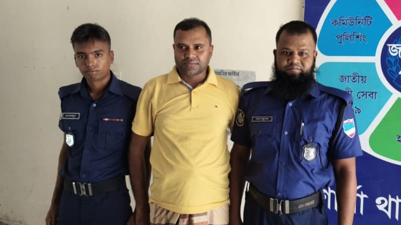 যশোরের শার্শায় বিয়ের প্রলোভন দেখিয়ে এক কলেজছাত্রীকে ধর্ষণের অভিযোগে আলী রেজা রাজু আটক