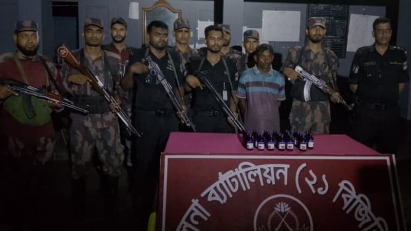 শার্শা সীমান্তে বিজিবি-র্যাবের যৌথ অভিযানে মাদকসহ আটক ১