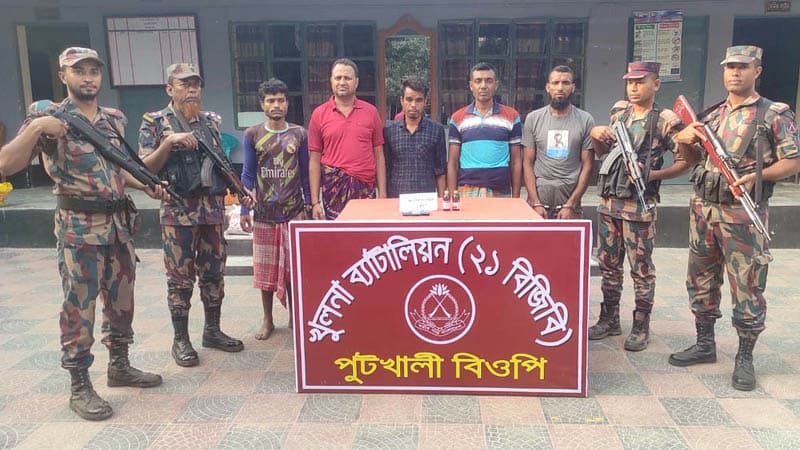 বেনাপোল সীমান্তে ২১ বিজিবির পৃথক অভিযানে মাদকসহ আটক ৫