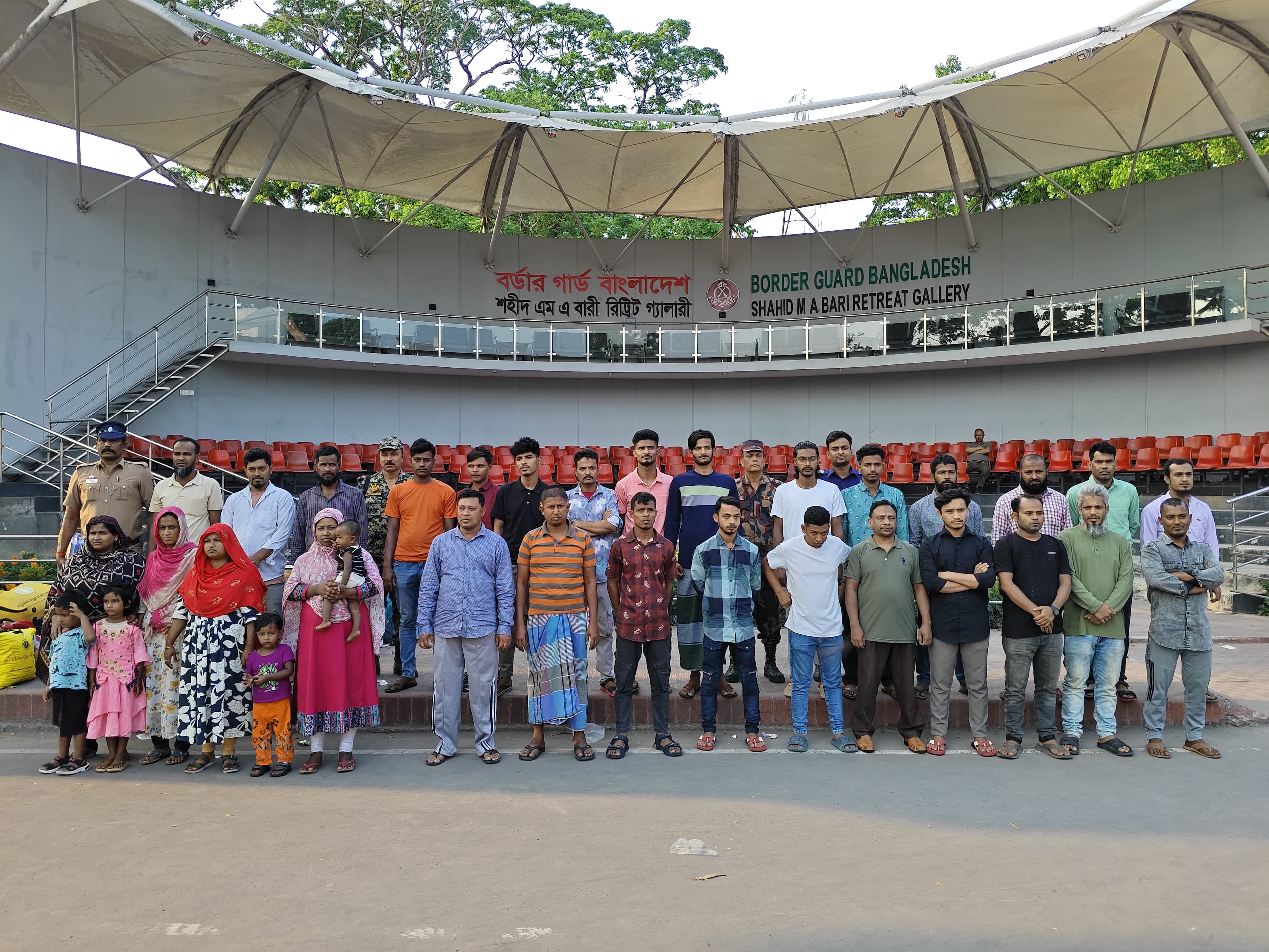 ভারত আটক ৩৩ বাংলাদেশিকে বেনাপোল চেকপোস্ট দিয়ে স্বদেশে ফেরত