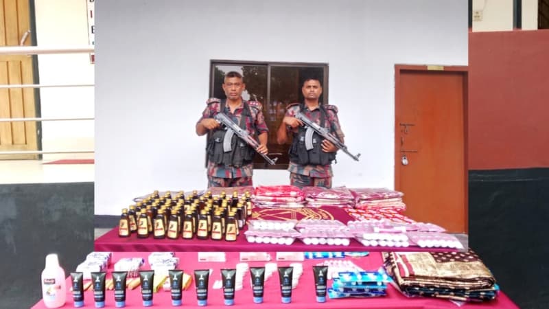 বেনাপোল সীমান্তে চোরাচালানি মালামাল জব্দ করেছে বিজিবি