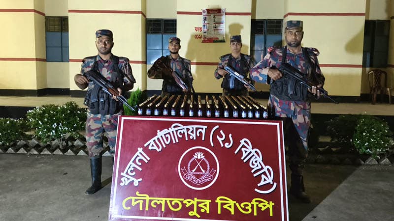 বেনাপোলের দৌলতপুর সীমান্তে ২৭০ বোতল ভারতীয় মাদক সিরাপ জব্দ