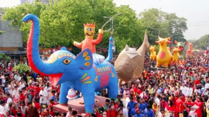 নববর্ষে দেশজুড়ে উৎসবের আমেজ, শোভাযাত্রা ও কনসার্টে মুখর চারপাশ