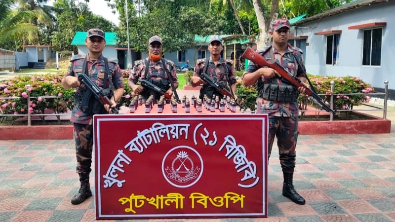 পুটখালী সীমান্তে ৫০ বোতল ভারতীয় উইনিক্স সিরাপ আটক