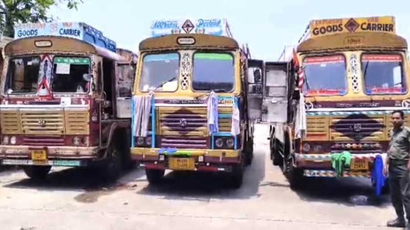 ভারত থেকে তিন ট্রাকে বিস্ফোরক আমদানি, কঠোর নিরাপত্তায় বেনাপোল বন্দরে সংরক্ষণ