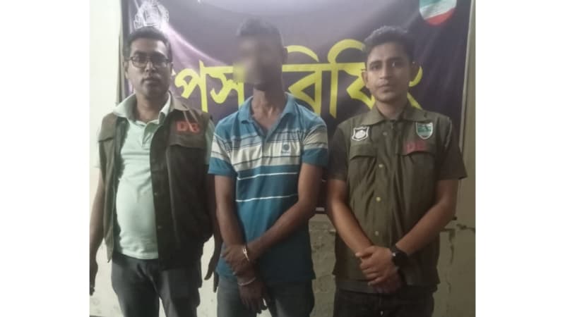 যশোরে ডিবির অভিযানে ১০০ পিচ ইয়াবাসহ মাদক ব্যবসায়ী আটক