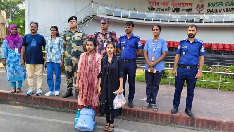 ভারত থেকে বেনাপোল দিয়ে দেশে ফিরলেন দুই নারী