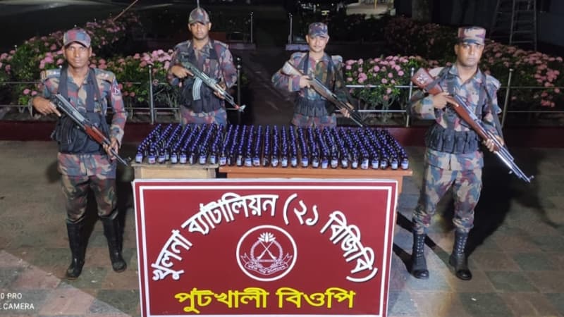 পুটখালী সীমান্তে বিজিবির অভিযানে ৩৩৭ বোতল ভারতীয় এসকাফ সিরাপ জব্দ