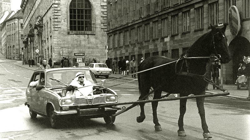 তেল সংকটের আশঙ্কা: ১৯৭০-এর দশকের অভিজ্ঞতা কি আবারও ফিরে আসছে?