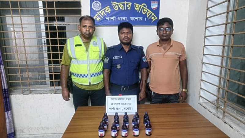 শার্শায় পুলিশের অভিযানে ভারতীয় নেশাজাতীয় সিরাপ উদ্ধার