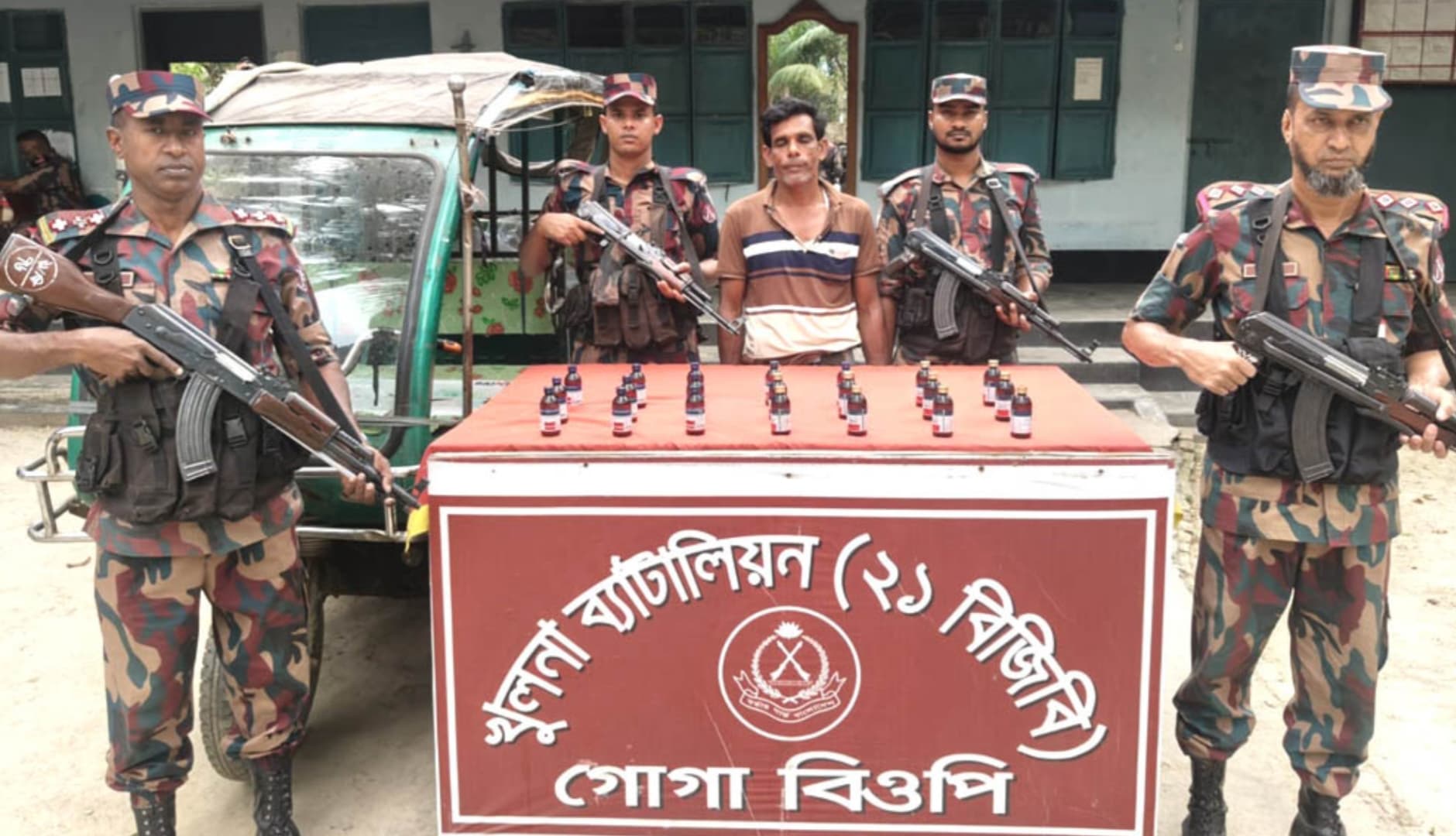 শার্শা সীমান্তে বিজিবির অভিযানে মাদকসহ আটক ১