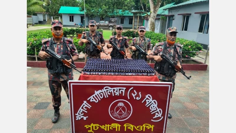 বেনাপোল সীমান্তে ৬১৭ বোতল ভারতীয় এসকাফ সিরাপ জব্দ