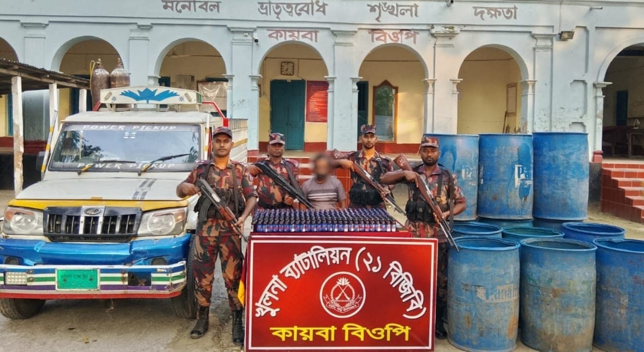 শার্শা সীমান্তে ৩৮৯ বোতল নেশাজাতীয় সিরাপসহ আটক ১
