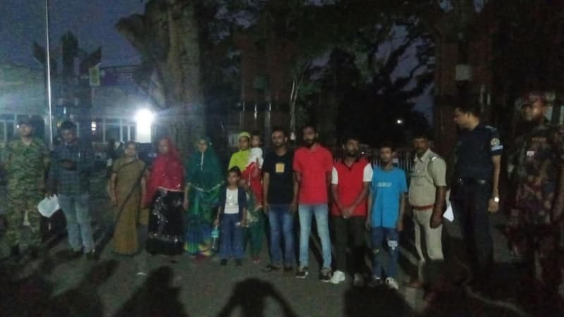 ট্রাভেল পারমিটে বেনাপোল দিয়ে দেশে ফিরেছেন ৯ বাংলাদেশি নাগরিক