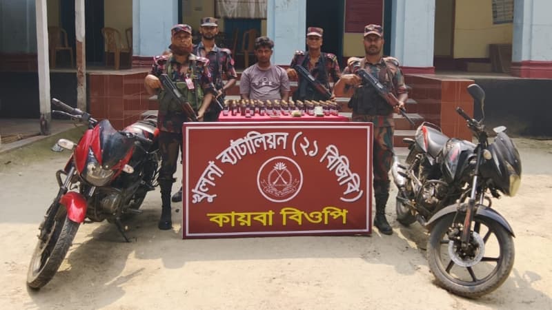 শার্শা সীমান্তে বিজিবির অভিযানে ভারতীয় নেশাজাতীয় সিরাপসহ আটক ১