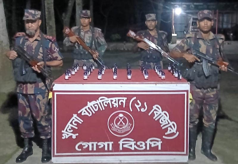 শার্শার গোগা সীমান্তে বিজিবির অভিযানে ৪২ বোতল ভারতীয় এসকাফ সিরাপ জব্দ