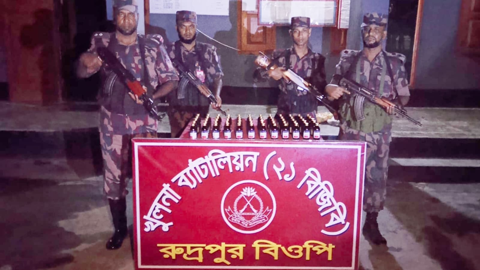 শার্শার রুদ্রপুর সীমান্তে ভারতীয় নিষিদ্ধ মাদক সিরাপ আটক