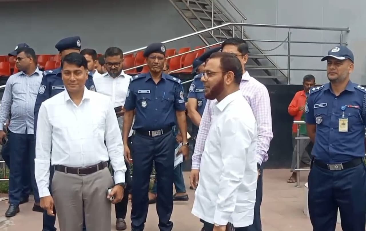 বেনাপোল ইমিগ্রেশন পরিদর্শন করেছেন এসবি প্রধান নুরুল আমিন