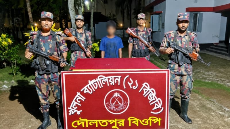 বেনাপোল সীমান্তে ১০ পিস ইয়াবাসহ তাজিম হোসেন তাজ নামে যুবক আটক