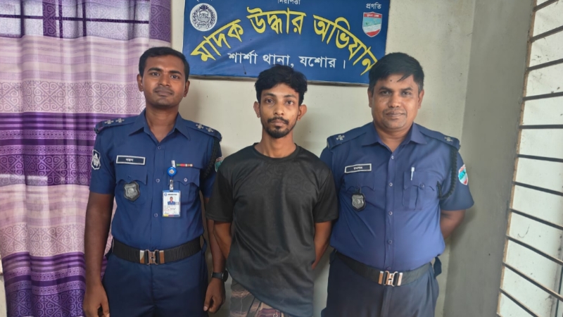 নাভারণে ১০ পিস ইয়াবাসহ যুবক গ্রেপ্তার