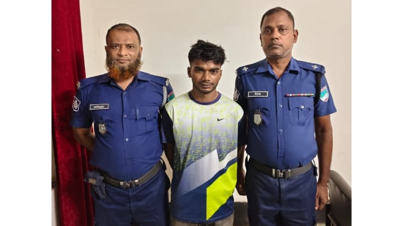 শার্শায় পুলিশের অভিযানে সুমন হোসেন নামে এক ছাত্রলীগের কর্মী গ্রেপ্তার