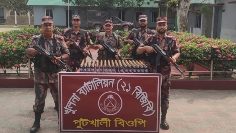 বেনাপোলের পুটখালী সীমান্তে ২৭২ বোতল ভারতীয় উইনিক্স সিরাপ জব্দ করেছে বিজিবি