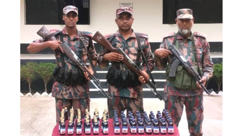 যশোরের বেনাপোল ও হিজলী সীমান্তে বিজিবির অভিযানে ভারতীয় মাদক ও চোরাচালানি পণ্য জব্দ