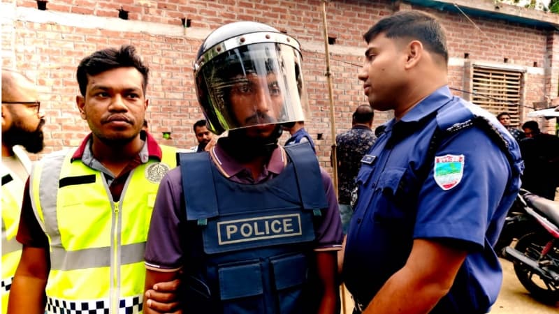 শার্শার বসতপুরে মাটি খুঁড়ে যুবকের লাশ উদ্ধার “পরকীয়ার জেরে হত্যার অভিযোগ” আটক ৪