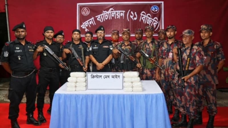 খুলনায় বিজিবি-এসআরবির যৌথ অভিযানে ৬.৫৯৭ কেজি আইস উদ্ধার