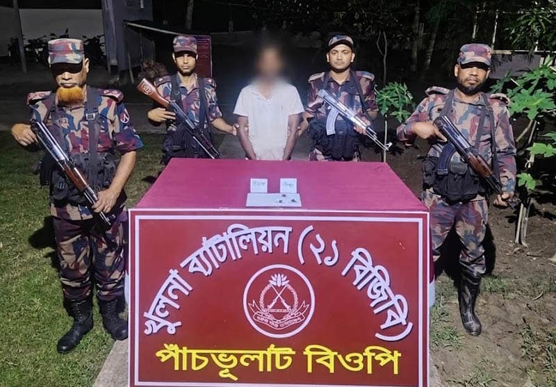 শার্শা সীমান্তে বিজিবির অভিযানে ইয়াবা ও গাঁজাসহ আটক ১