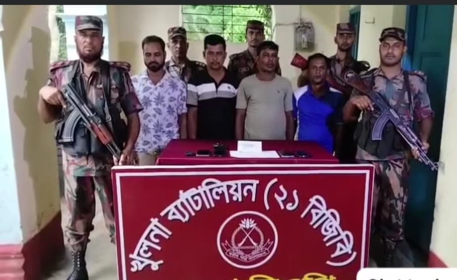শার্শা সীমান্তে ৪৬পিস ইয়াবা নিয়ে ২ ইউপি সদস্যসহ আটক ৪
