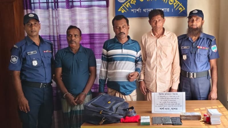 শার্শায় প্রতারক চক্রের ৩ সদস্য গ্রেপ্তার, ২ লাখ ৭৬ হাজার টাকা উদ্ধার