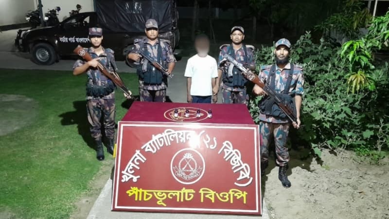 শার্শা সীমান্তে ভারতীয় নিষিদ্ধ মাদক এসকাফ সিরাপসহ কিশোর আটক