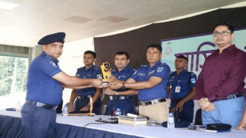 মাদক-সন্ত্রাস দমনে যশোরের শ্রেষ্ঠ ওসি চৌগাছার মামুনুর রশীদ
