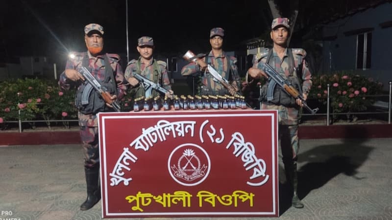 যশোরের বেনাপোল সীমান্তে ১১১ বোতল উইনিক্স সিরাপ জব্দ