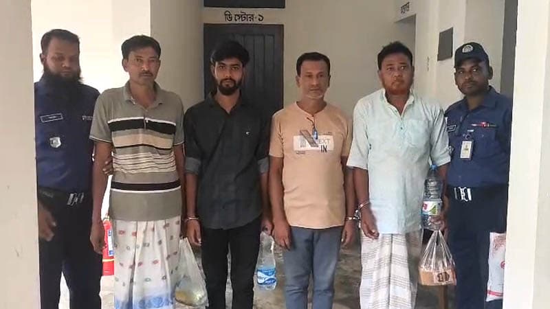 শার্শায় গভীর রাতে পুলিশের অভিযান, তৃণমূল আওয়ামী লীগের ৪ নেতা-কর্মী গ্রেপ্তার