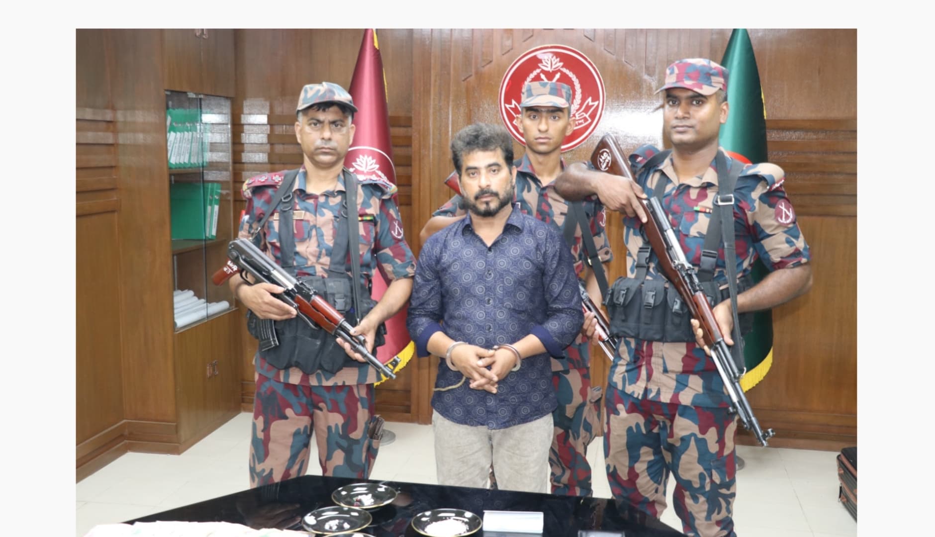 যশোরে ৬ কোটি টাকার ডায়মন্ডসহ ভারতীয় নাগরিক আটক