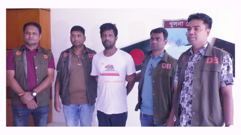 যশোরে অস্ত্র মামলায় শীর্ষ সন্ত্রাসী ‘খোঁড়া কামরুল’ গ্রেপ্তার