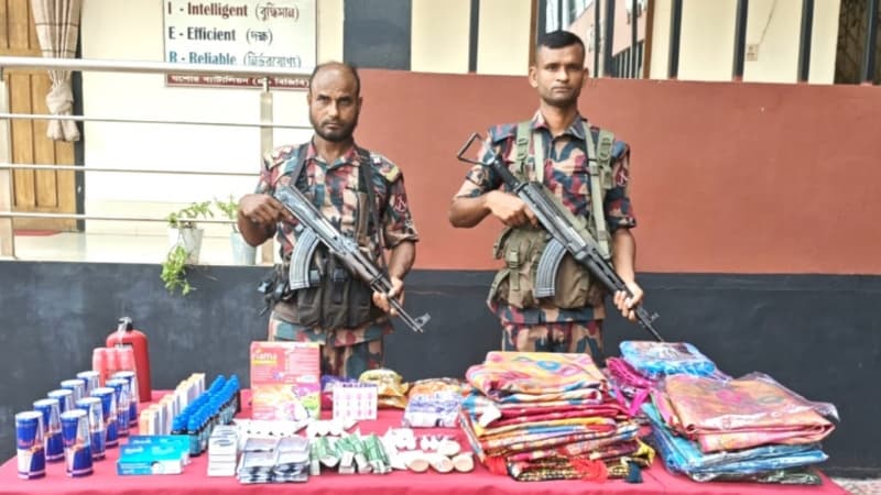 যশোরের বেনাপোল সীমান্তে সাড়ে ৬ লাখ টাকার চোরাচালানি পণ্য জব্দ