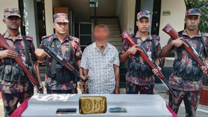 বেনাপোল মহাসড়কে ২৪ লাখ টাকার বেশি মূল্যের একটি স্বর্ণের বারসহ জালাল উদ্দিন শেখ (৫৫) নামে এক ব্যক্তি আটক