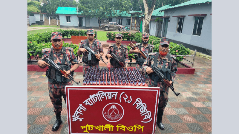 বেনাপোল সীমান্তের পুটখালীতে বিজিবির অভিযানে ২০২ বোতল ভারতীয় মাদক সিরাপ আটক