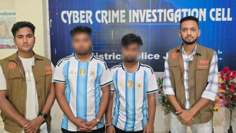 যশোরে অনলাইন জুয়ার দুই এজেন্ট শার্শার জিসান ও রাসেল আটক